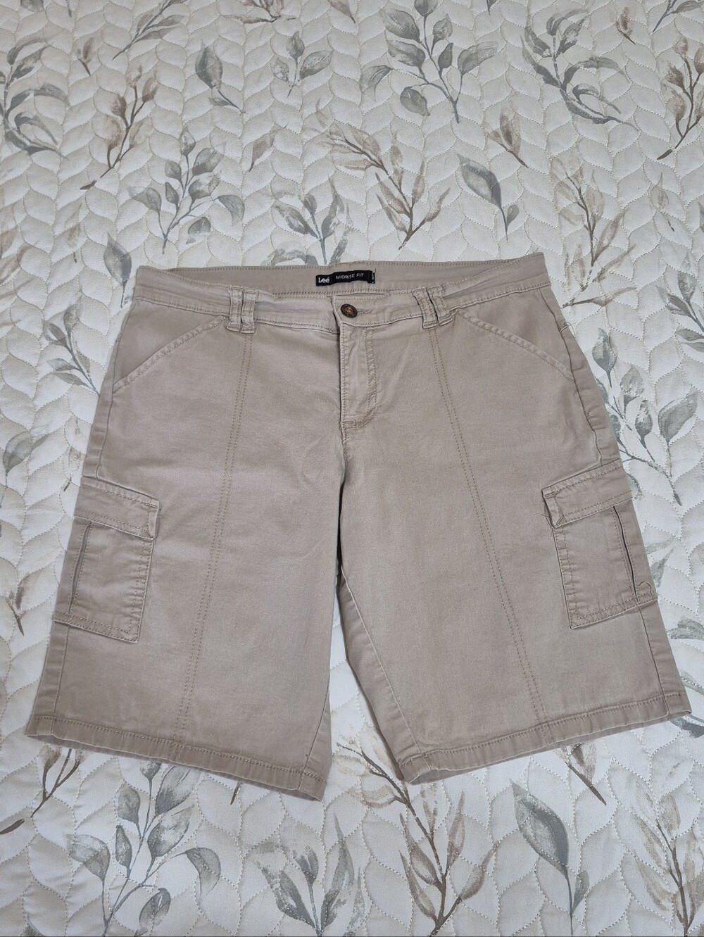 Lee Midrise Women's Beige Cargo Shorts